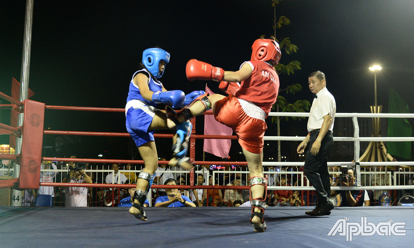 Các vận động viên thi đấu tại Giải Kickboxing - Đại hội Thể thao Đồng bằng sông Cửu Long được tổ chức tại tỉnh Tiền Giang.
