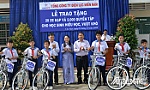 Tặng xe đạp, tập và quà trung thu cho học sinh khó khăn của huyện Chợ Gạo