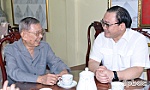Đồng chí Hoàng Trung Hải thăm, tặng quà đồng chí Huỳnh Văn Niềm