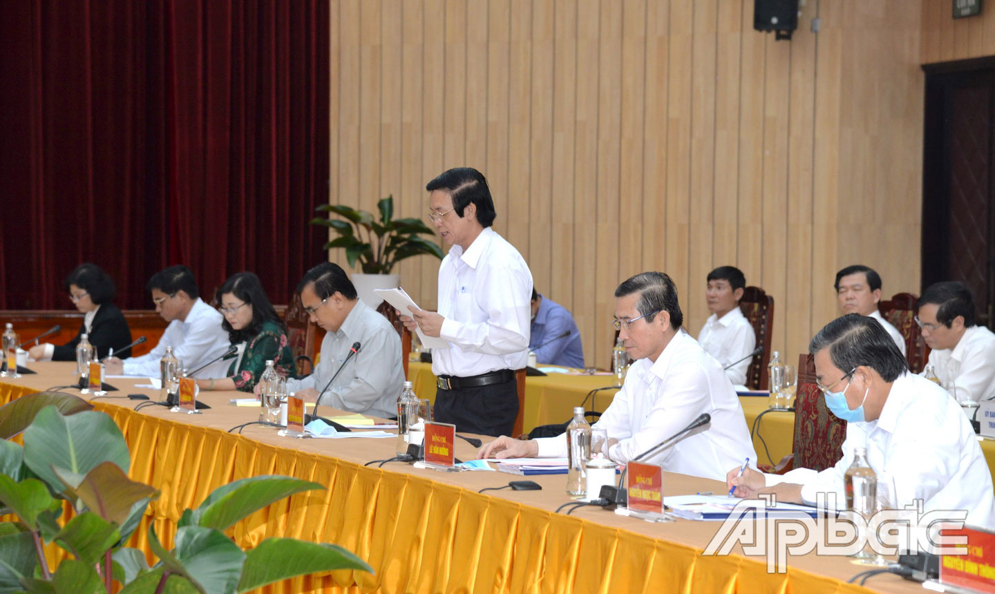 Các đồng chí Thường trực Tỉnh ủy Tiền Giang tham dự hội nghị và tiếp thu ý kiến đóng góp của các đồng chí Ủy viên Bộ Chính trị cùng với lãnh đạo các bộ, ngành Trung ương.