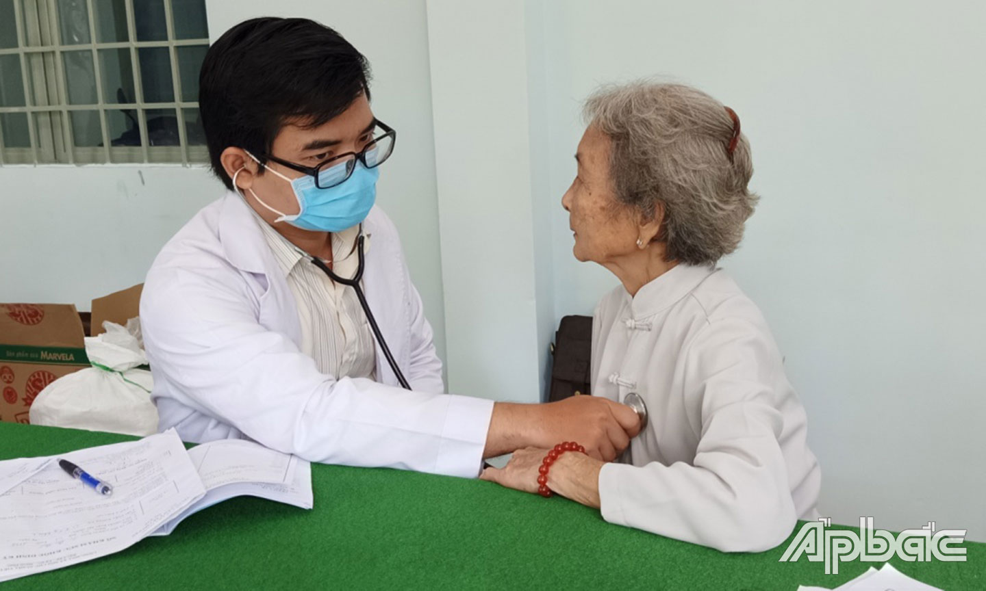 Người cao tuổi huyện được khám bệnh, cấp thuốc miễn phí cho người cao tuổi