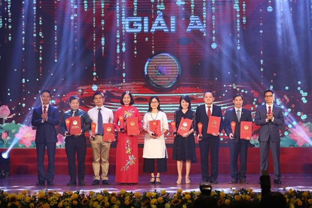 At total of 27 prizes have been given to winners of the National Book Awards 2020 including three first prizes, 10 seconds, and 14 thirds. (Photo: VNA).