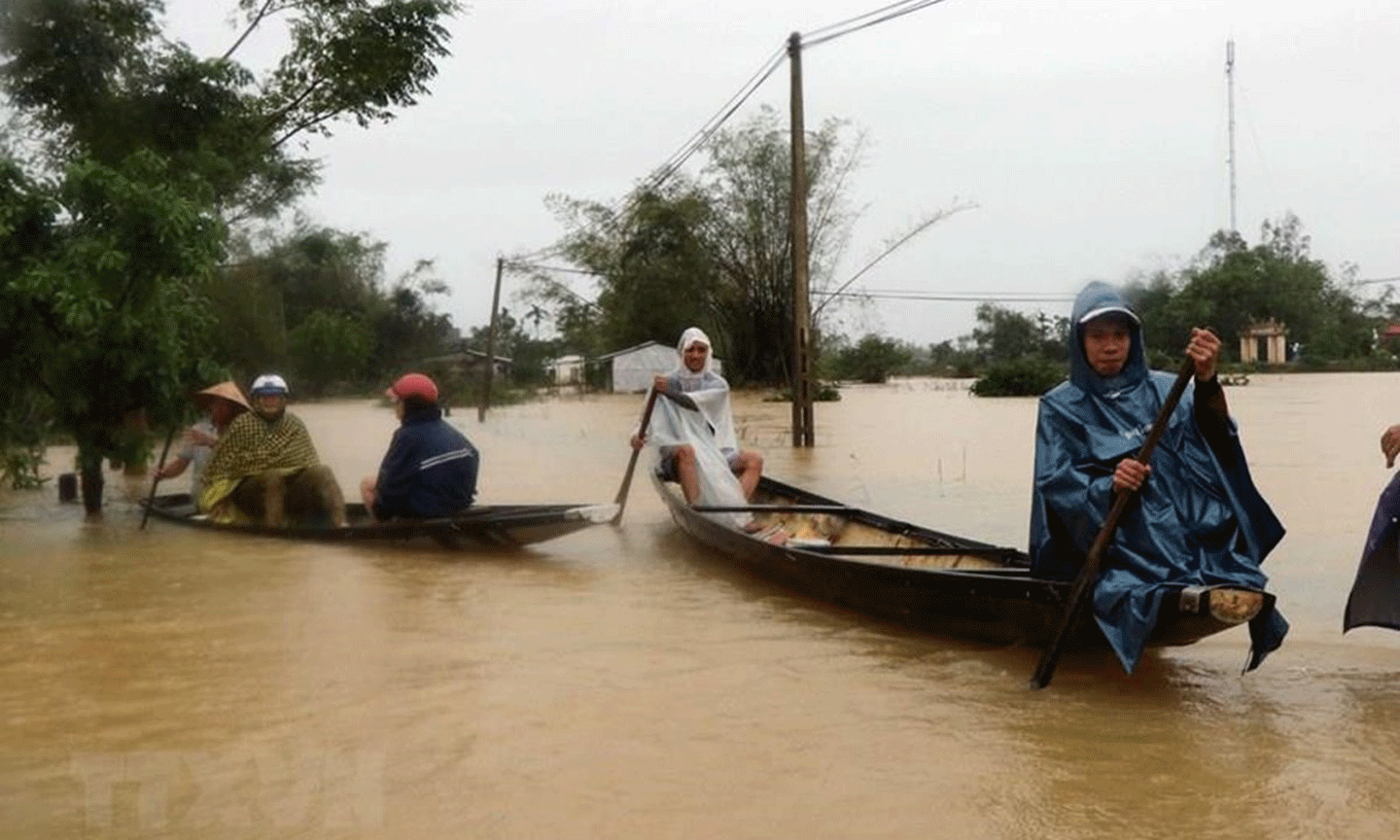 Nước lũ gây ngập sâu tại Thừa Thiên Huế. (Ảnh: Đỗ Trưởng/TTXVN)