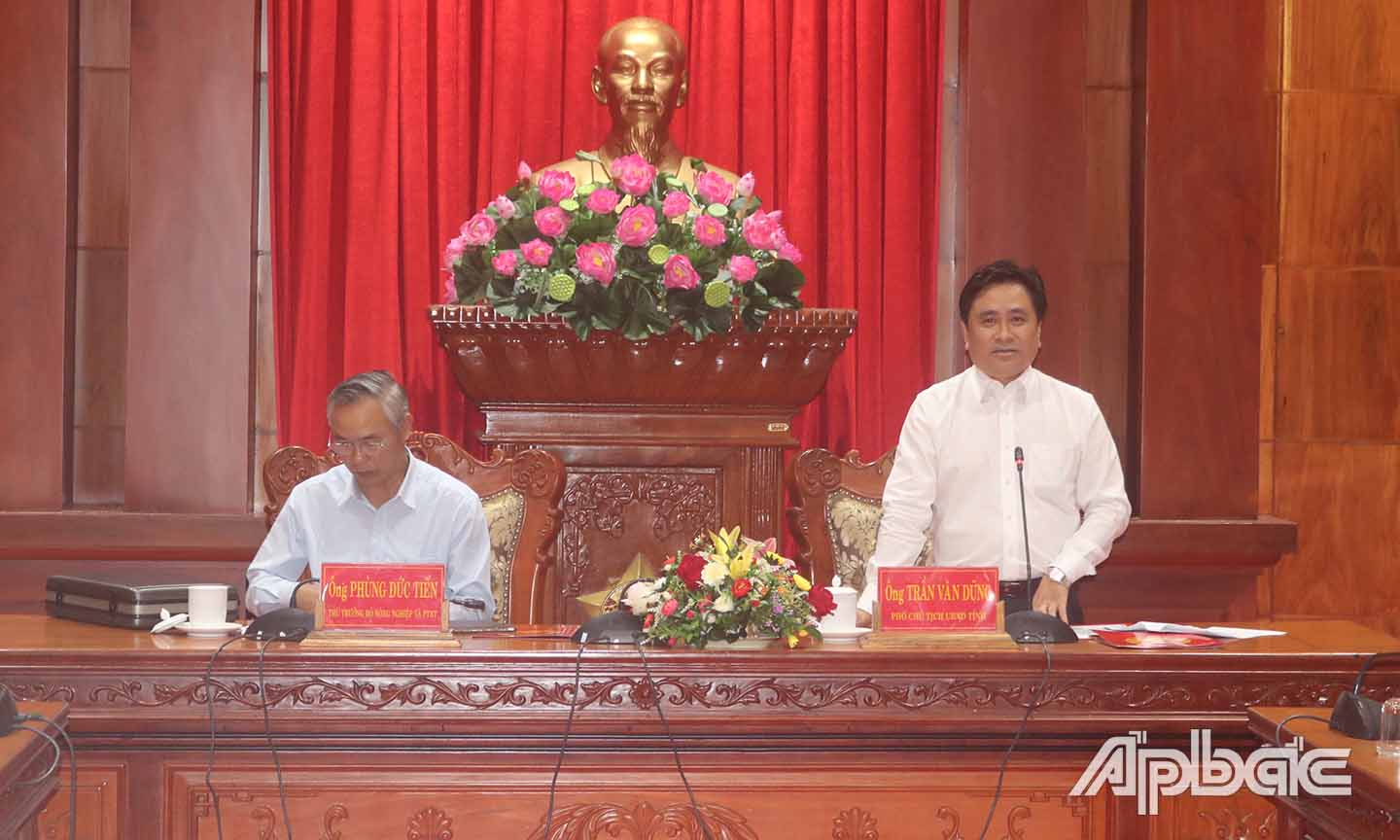 Đồng chí Trần Văn Dũng phát biểu tiếp thu ý kiến của Thứ trưởng Bộ NN&PTNT.