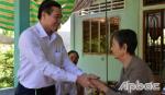 Chủ tịch UBND tỉnh Lê Văn Hưởng thăm các gia đình chính sách