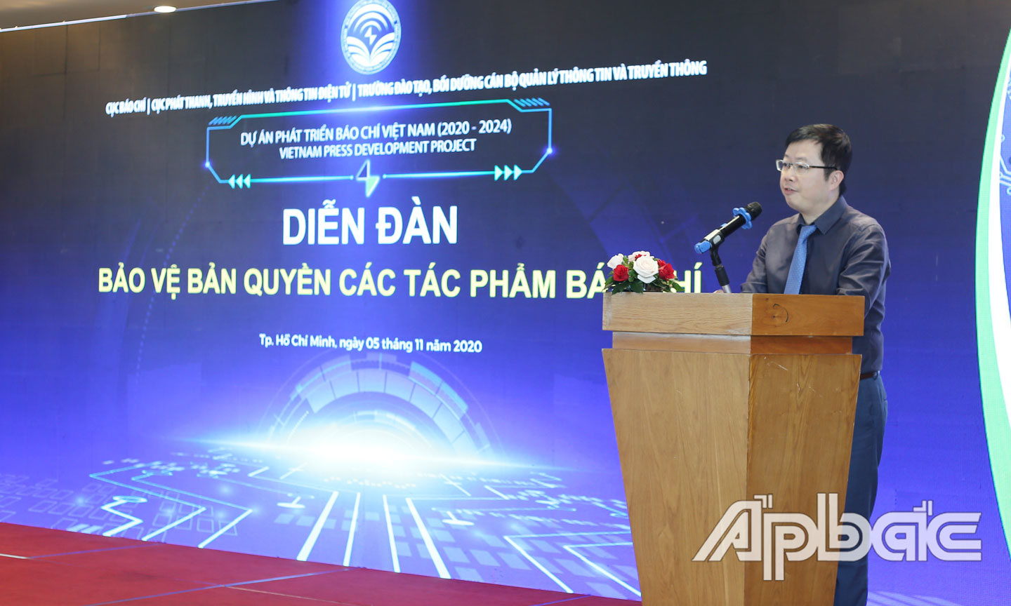Cục trưởng Cục Báo chí Nguyễn Thanh Lâm thảo luận tại Diễn đàn.