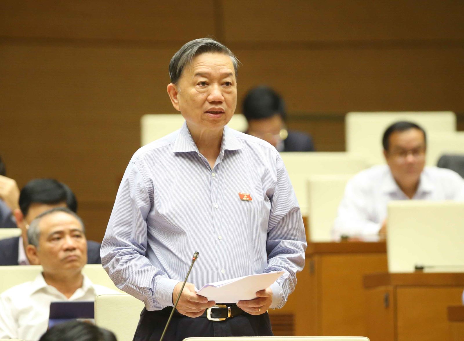 Đại tướng Tô Lâm, Bộ trưởng Bộ Công an trả lời câu hỏi chất vấn của các đại biểu Quốc hội ngày 6/11/2020. Ảnh: Doãn Tấn/TTXVN.