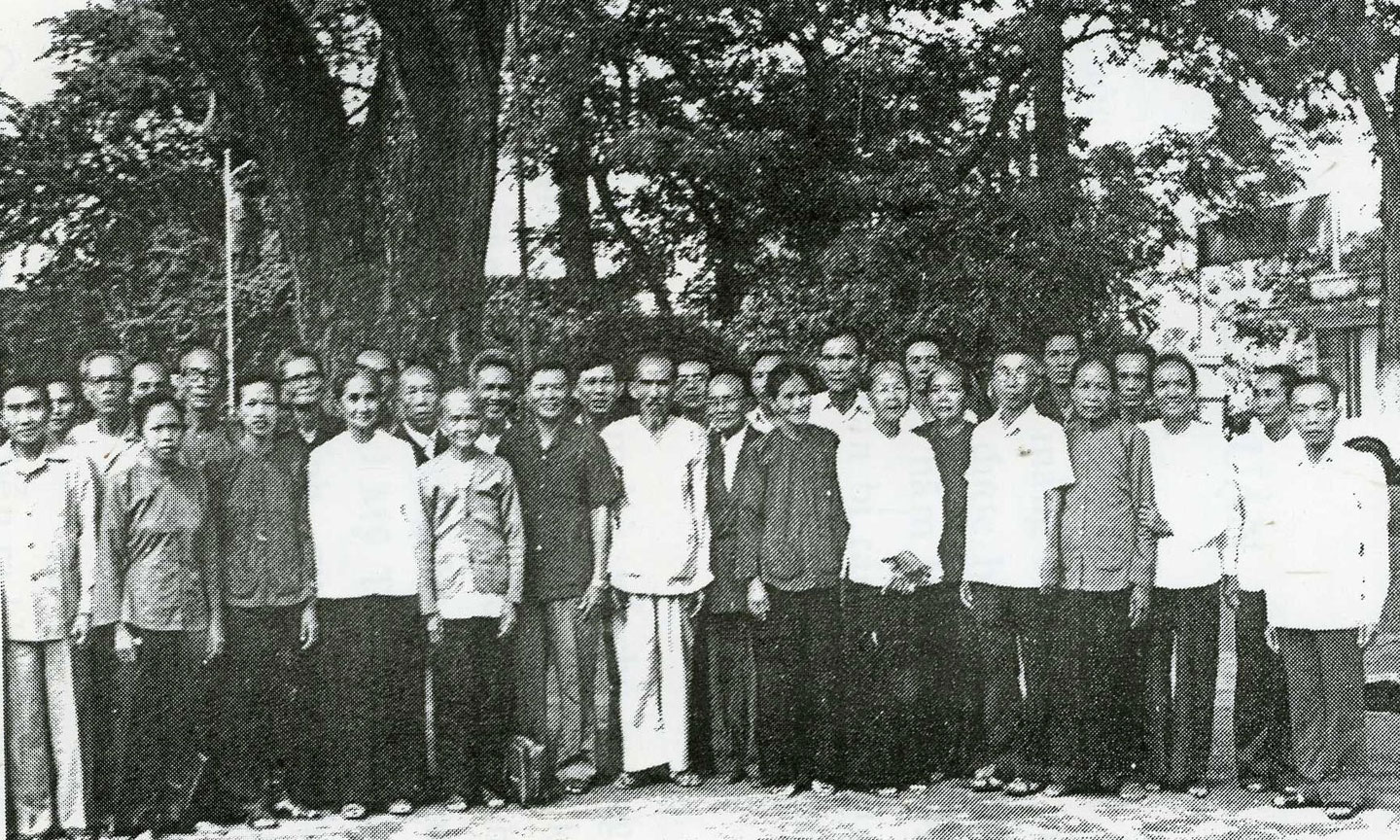  Các đại biểu dự Tọa đàm Nam kỳ khởi nghĩa tại Hội trường Tỉnh ủy, ảnh chụp ngày 23-11-1978. 