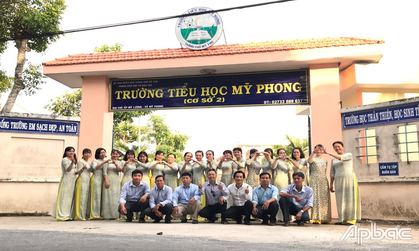 Đội ngũ giáo viên Trường Tiểu học Mỹ Phong luôn nỗ lực nâng chất giáo dục.