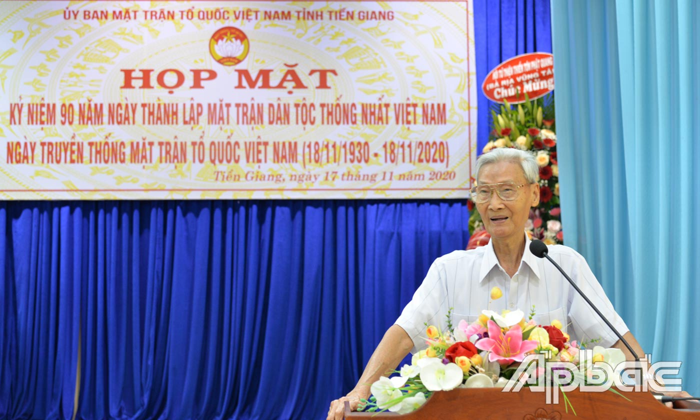 Đồng chí Nguyễn Kha, nguyên Chủ tịch MTTQ tỉnh phát biểu tại buổi họp mặt.