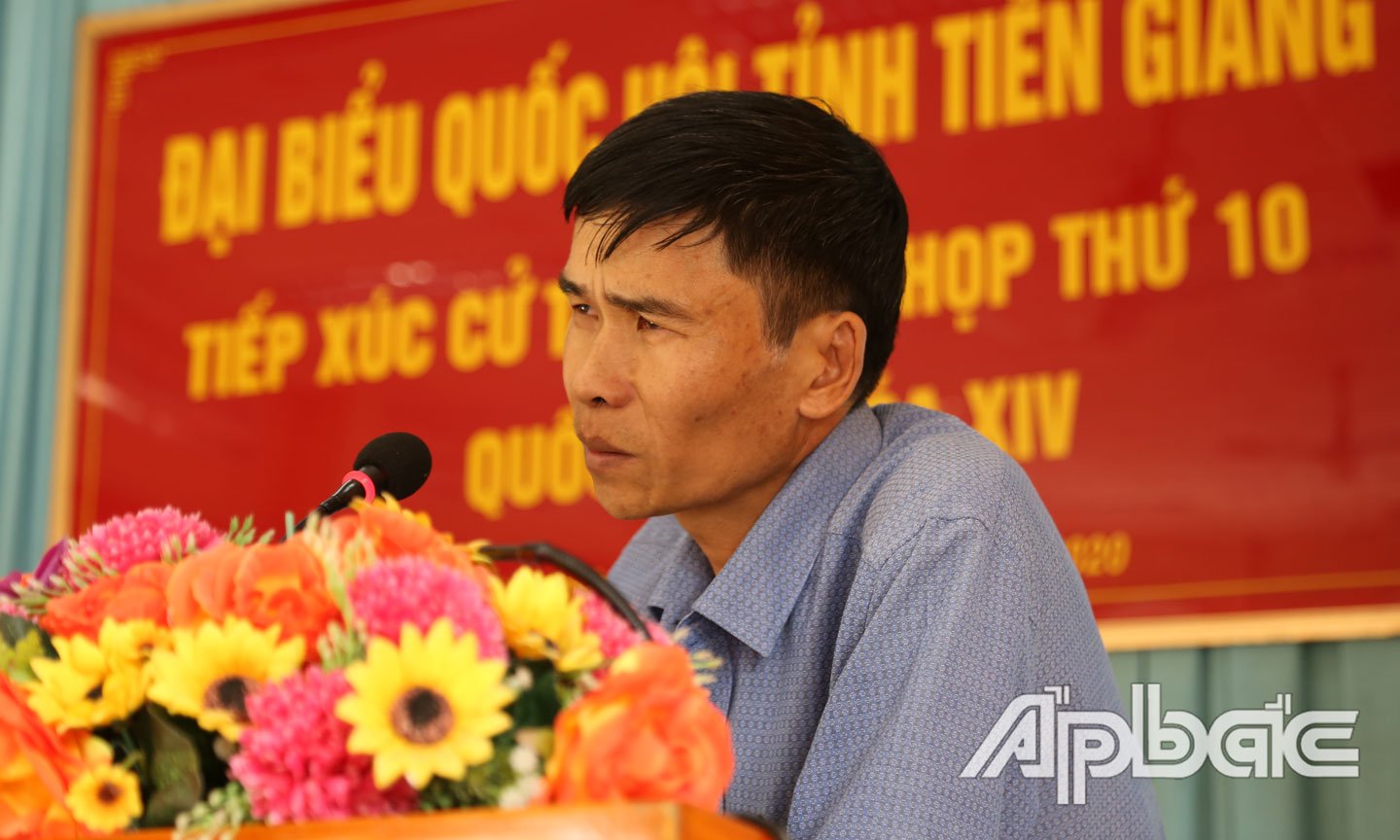 Phó Giám đốc Điện lực huyện Tân Phước Lê Văn Mót thông tin thêm cho người dân được rõ
