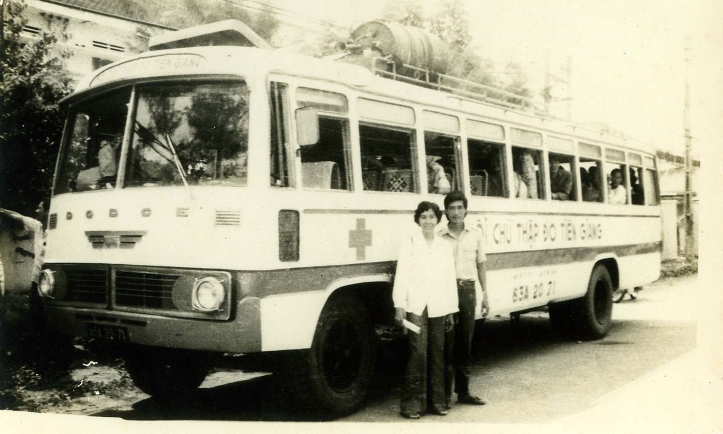 Chủ hãng xe Thuận Thành tặng Tỉnh hội CTĐ Tiền Giang năm 1976.