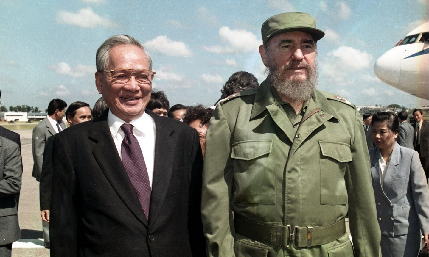 Chủ tịch nước Lê Đức Anh và Chủ tịch Cuba Fidel Castro trong chuyến thăm hữu nghị chính thức Cuba vào năm 1995. (Ảnh: TTXVN).