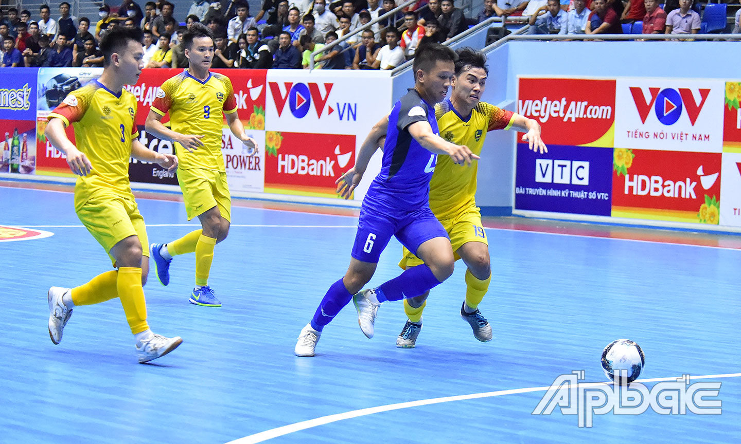 CLB Thái Sơn Nam (áo xanh) luôn chứng tỏ là nhà vô địch qua 2 giải đấu quốc nội vừa qua.
