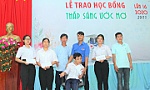 Trao 262 suất học bổng 