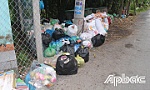 Tập kết rác thải gây ô nhiễm trên đường Đình Cửu Viễn