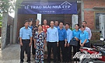 Trao Mái nhà CEP cho bà Trần Thị Kim Em