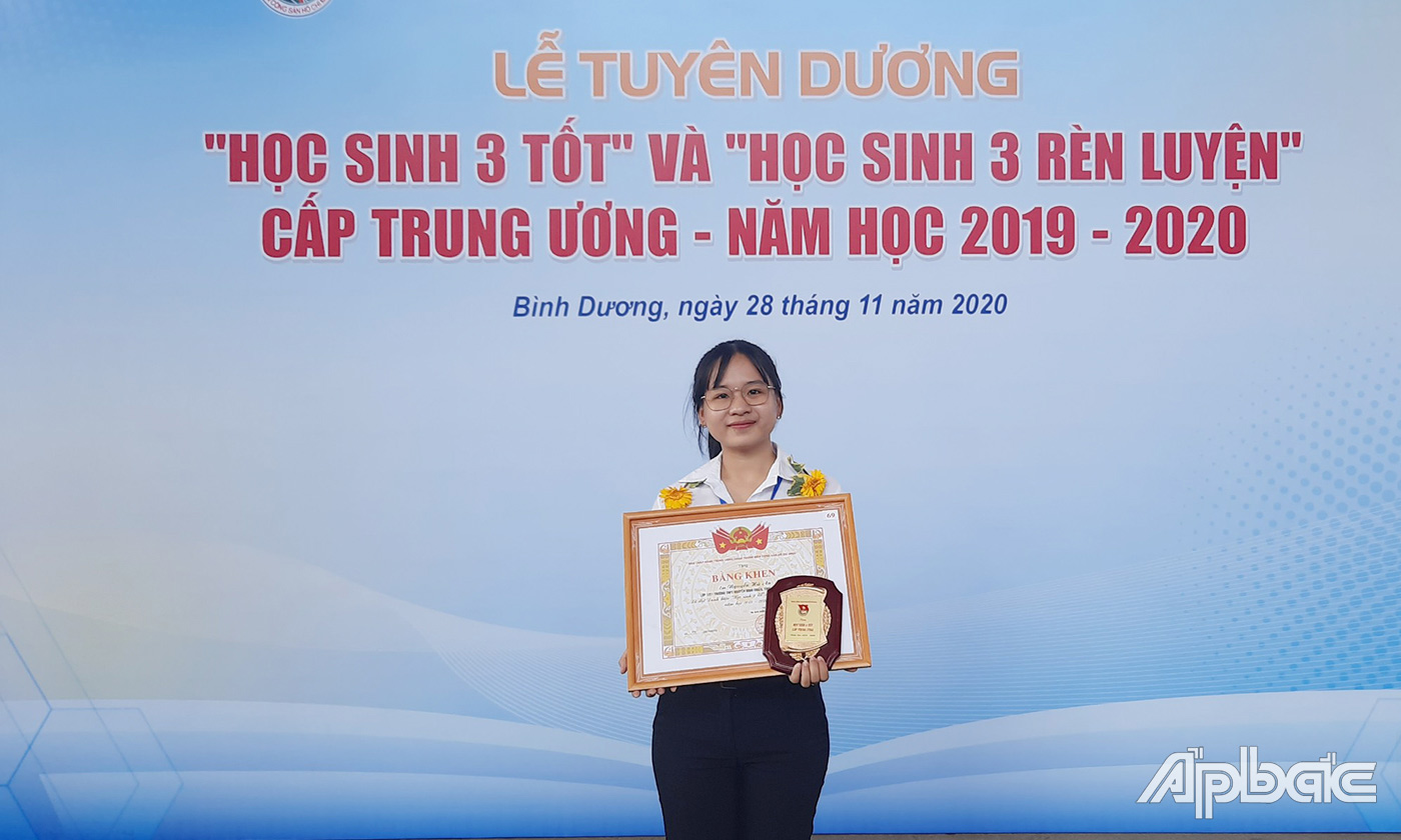 Nguyễn Hà An nhận danh hiệu “Học sinh 3 tốt” cấp Trung ương năm học 2019 – 2020.