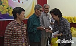Đồng chí Trương Mỹ Hoa vận động tặng 255 phần quà tết