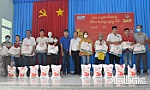 Trao 100 phần quà tết cho người dân huyện Châu Thành