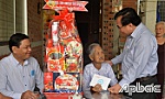 Đồng chí Võ Văn Bình thăm, chúc tết gia đình chính sách, hộ nghèo