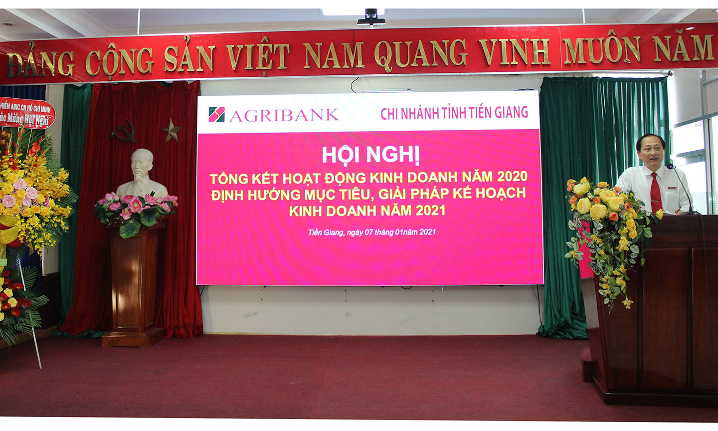 Giám đốc Nguyễn Văn Huỳnh phát biểu chỉ đạo Hội nghị.