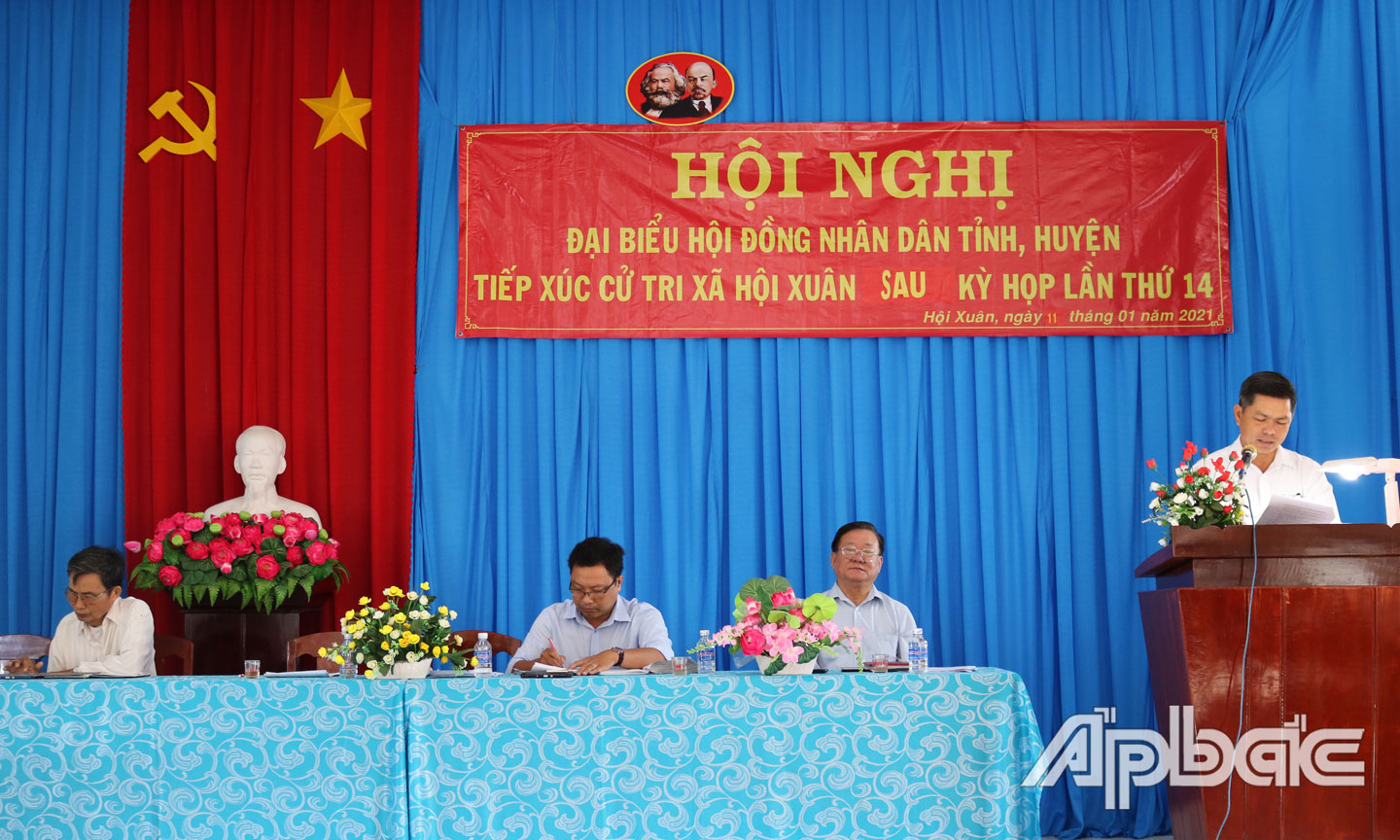 Tổ Đại biểu HĐND tỉnh, huyện tiếp xúc cử tri xã Hội Xuân.