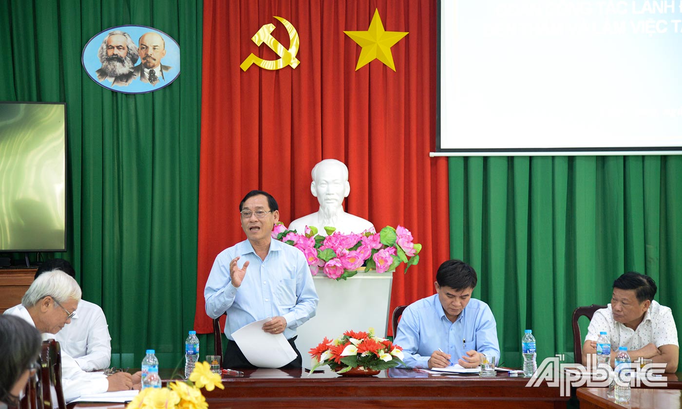 Đồng chí Nguyễn Văn Vĩnh phát biểu tại buổi làm việc. 