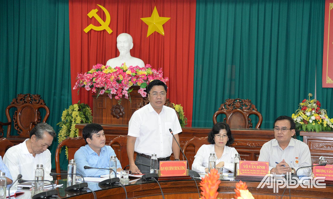 Đồng chí Trần Hoàng Kiếm phát biểu tại hội nghị.
