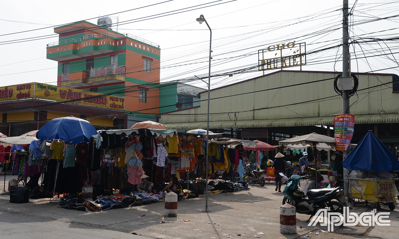 Chợ Phú Kiết chỉ hoạt động buổi sáng.