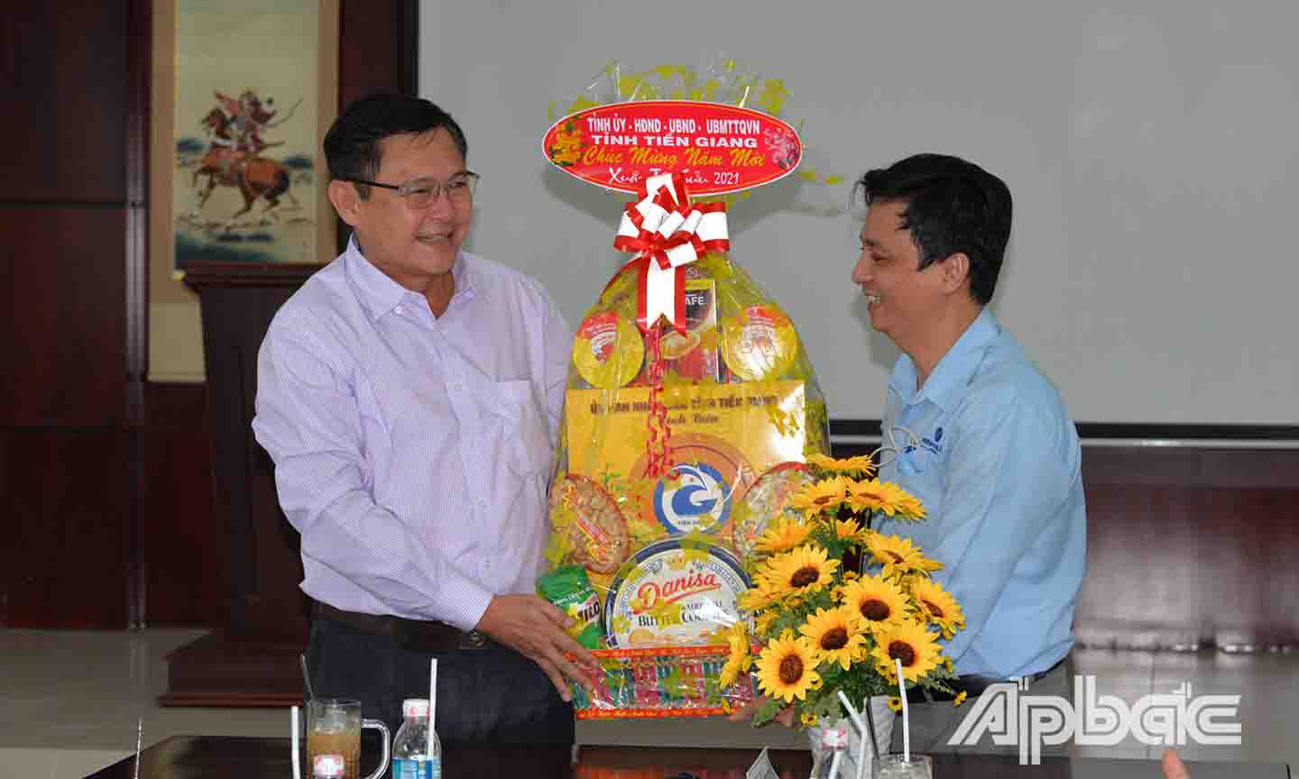 Đồng chí Đỗ Tấn Hùng thăm, tặng quà và chúc Tết Công tyCông ty TNHH Minh Hưng Tiền Giang.