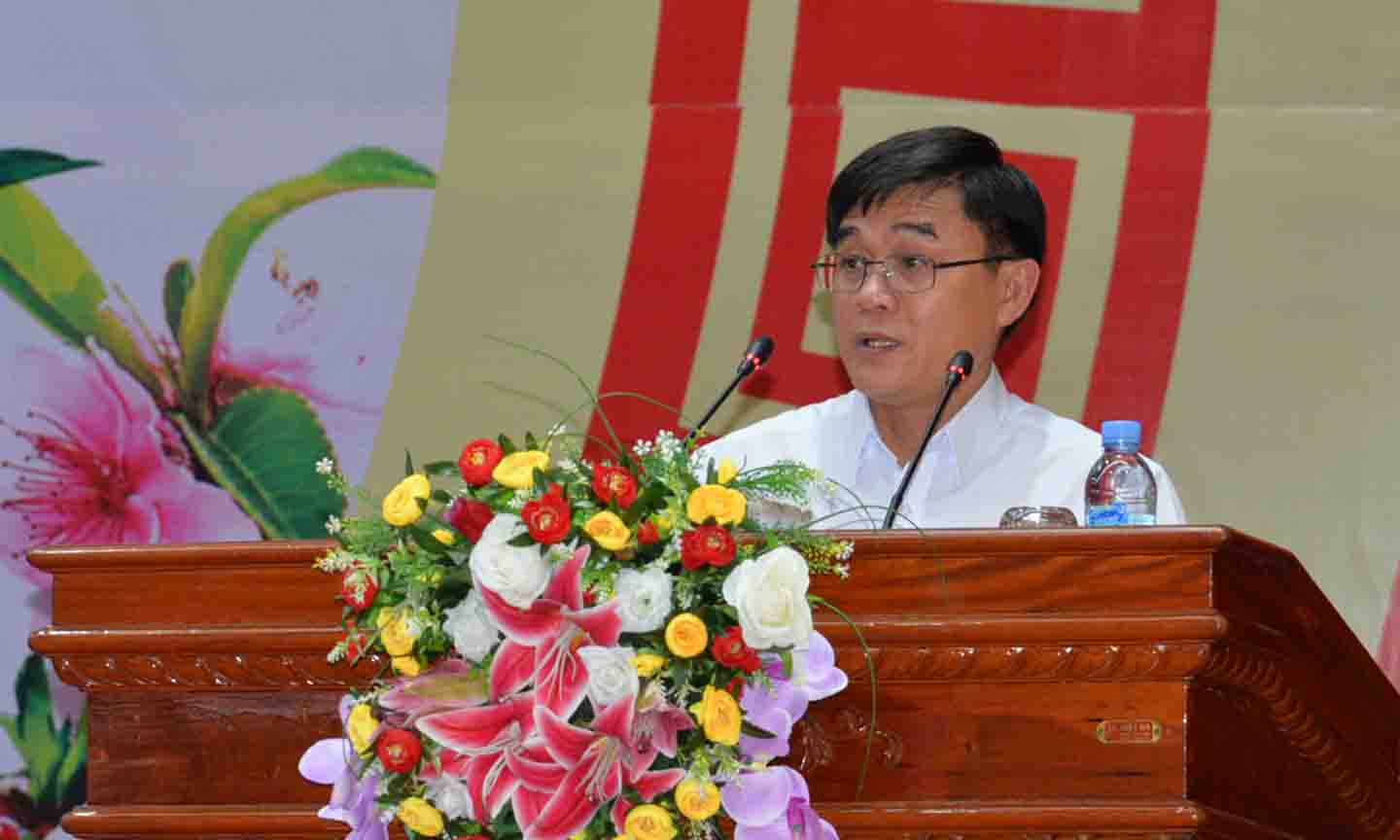 Đồng chí Nguyễn Văn Mười phát biểu tại buổi họp mặt.