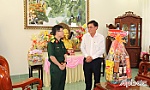 Đồng chí Nguyễn Văn Mười thăm, chúc tết các đơn vị và gia đình chính sách