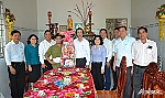 Đồng chí Nguyễn Văn Danh thăm, tặng quà gia đình chính sách, các đơn vị và doanh nghiệp