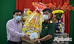 Đồng chí Nguyễn Văn Mười thăm, chúc tết các đơn vị