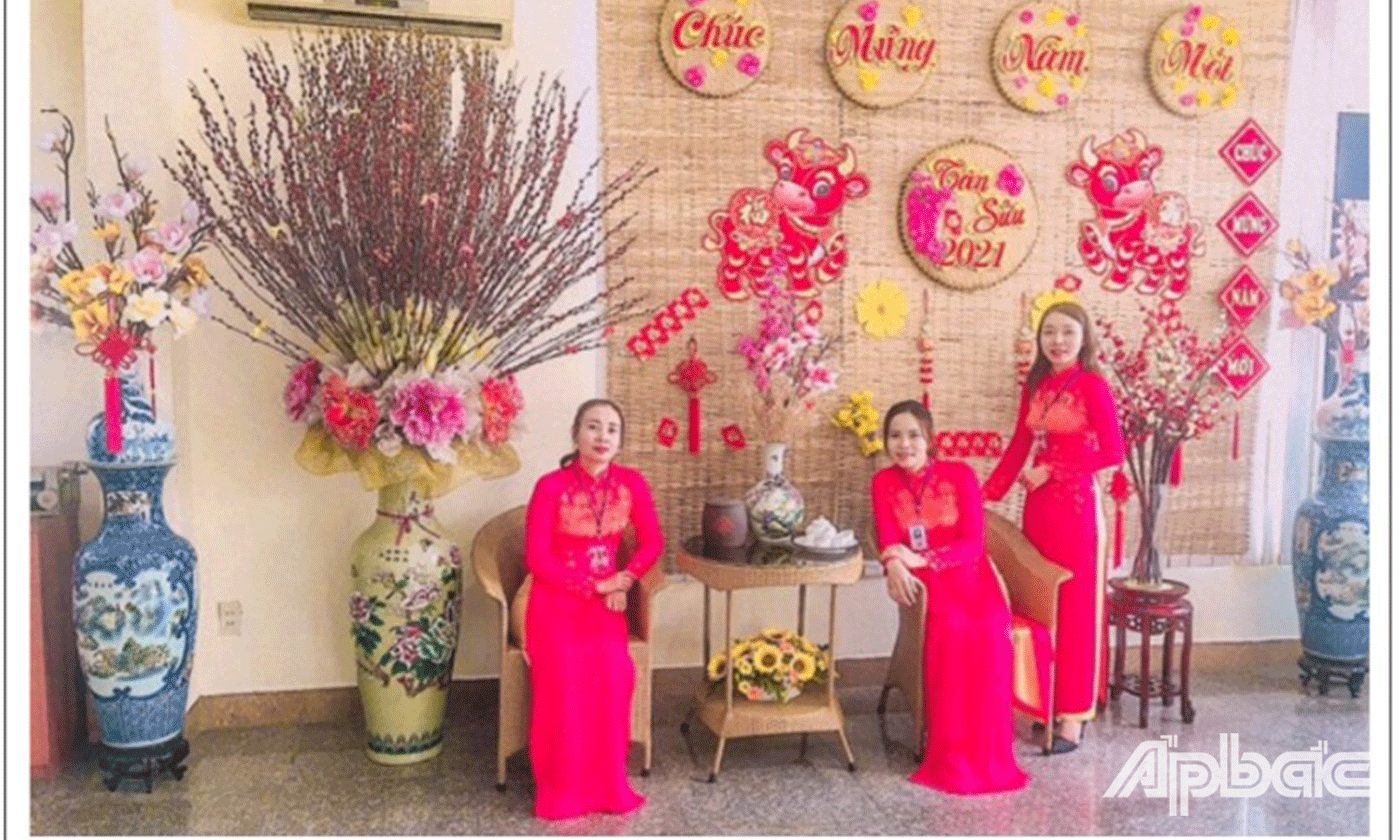 Cuộc thi ảnh 'Nữ công nhân, viên chức, lao động với áo dài truyền thống' năm 2021