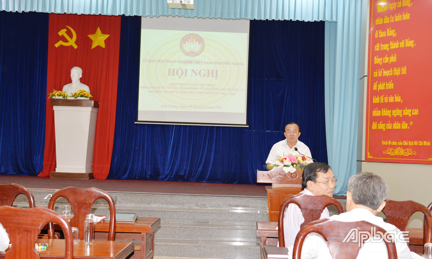 Đồng chí Nguyễn Chí Trung, Ủy viên Ban Thường vụ Tỉnh ủy, Chủ tịch Ủy ban MTTQ tỉnh phát biểu kết luận hội nghị