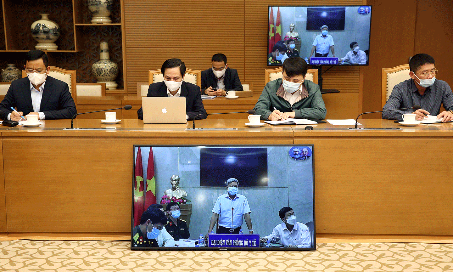 GS.TS Nguyễn Trường Sơn, Thứ trưởng Bộ Y tế đề nghị TPHCM tăng tốc xử lý mẫu xét nghiệm. Ảnh: VGP/Đình Nam 