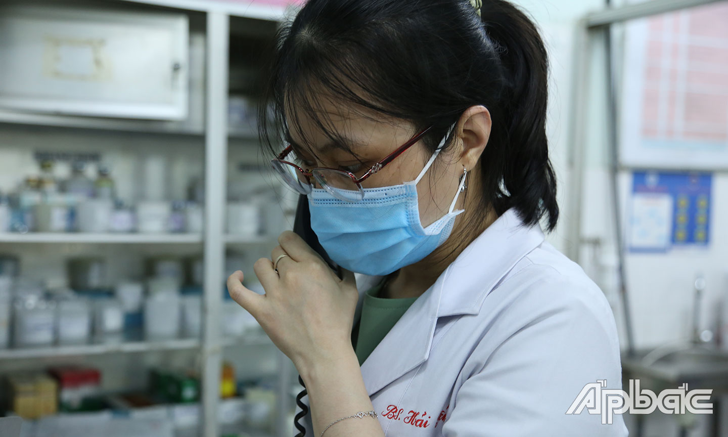 Liên tục là cuộc điện thoại từ tuyến dưới chuyển bệnh nhân vào khoa cấp cứu nhi Bệnh viện đa khoa Tiền Giang.