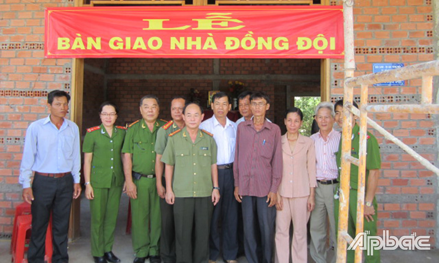  Bàn giao nhà “nghĩa tình đồng đội”  cho CCB Nguyễn Hoàng Khương ở xã Hưng Thạnh.