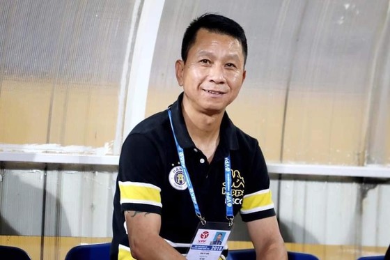 HLV Văn Sỹ Sơn sẽ cùng nhiều cầu thủ Nghệ An đến với Bình Phước 