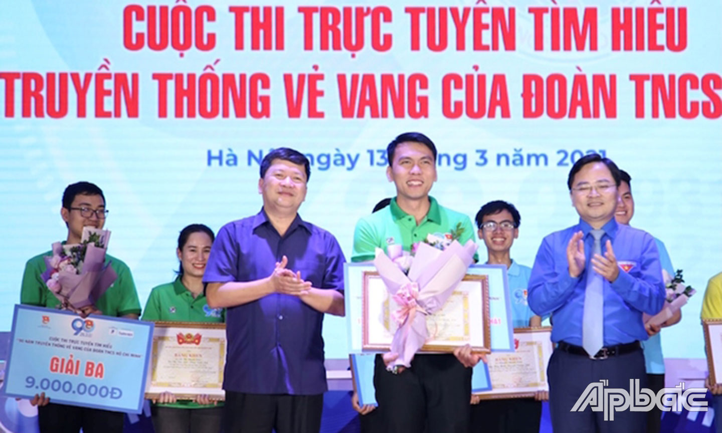 Thí sinh Cao Văn Nam (Tiền Giang) vinh dự nhận giải Đặc biệt.