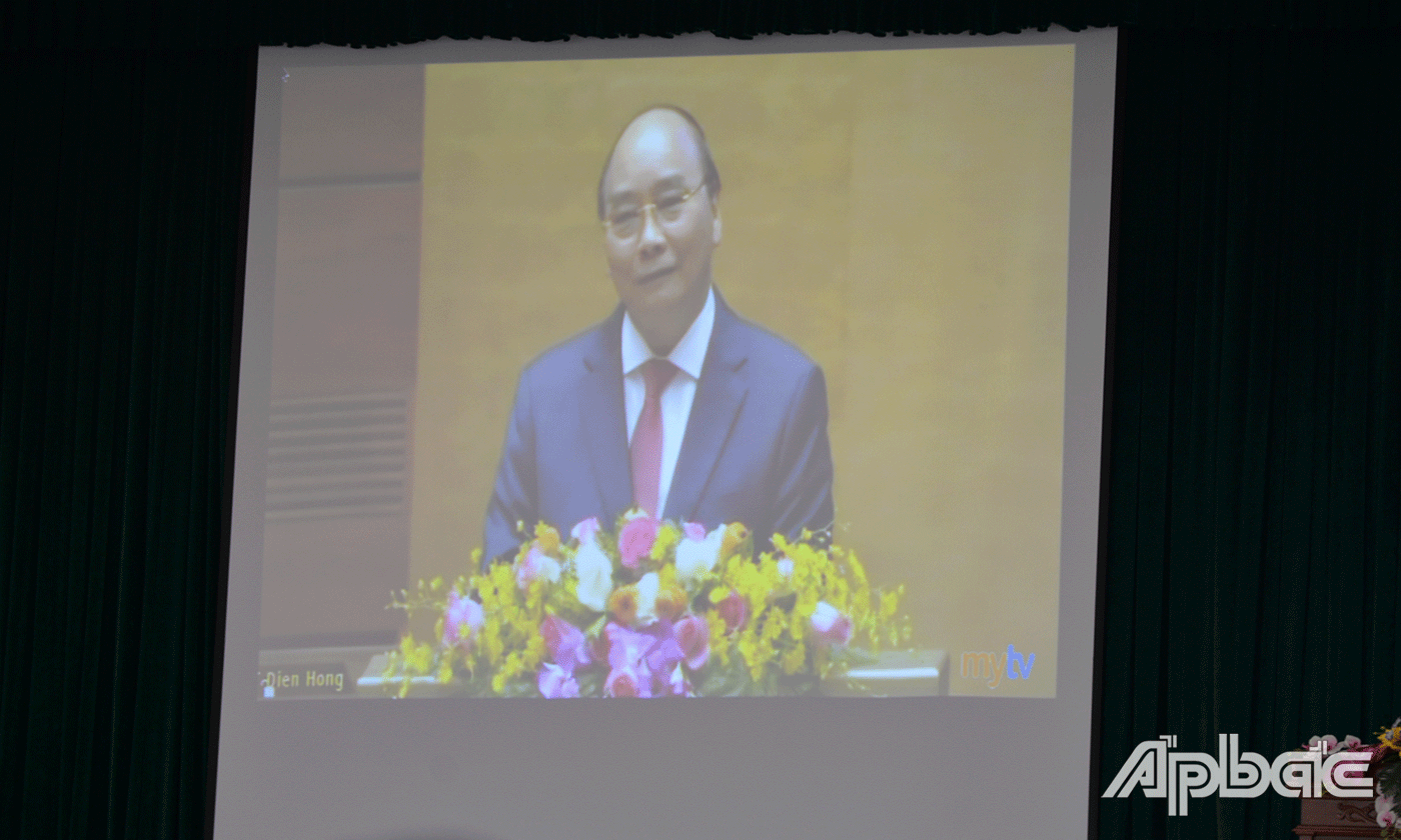 Thủ tướng Nguyễn Xuân Phúc quán triệt chuyên đề vào sáng 28-3 (chụp tại điểm cầu trường Chính trị tỉnh Tiền Giang).