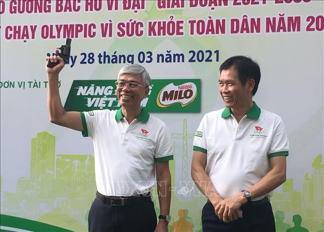 Phó Chủ tịch Ủy ban nhân dân thành phố Võ Văn Hoan phát lệnh xuất phát Ngày chạy Olympic vì sức khỏe toàn dân 2021.