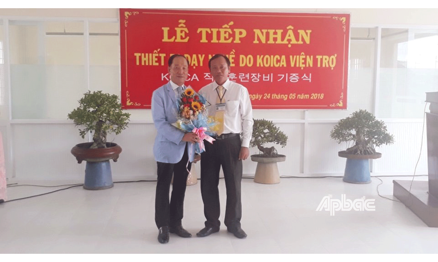 Hiệu trưởng Nguyễn Quang Khải tiếp nhận 