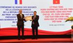Giáo sư Châu Văn Minh nhận Huân chương Bắc đẩu bội tinh