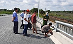Bắt khẩn cấp 3 đối tượng trộm dây điện trên cầu Nguyễn Văn Tiếp