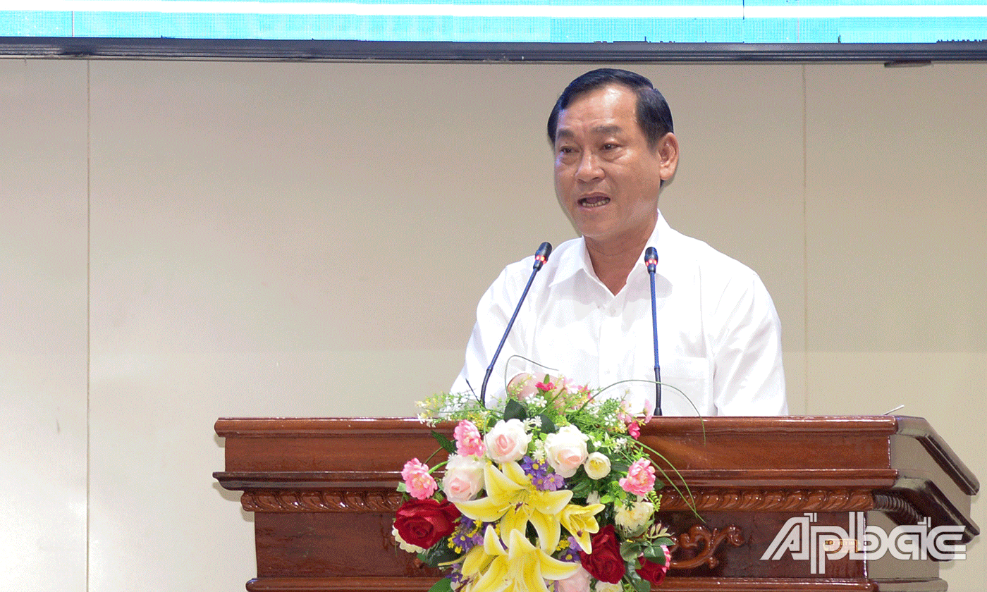 Đồng chí Nguyễn Văn Vĩnh phát biểu tại hội nghị.