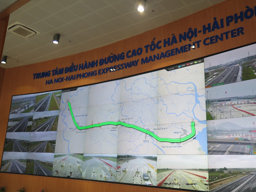 Hệ thống ITS tại Trung tâm điều hành cao tốc Hà Nội-Hải Phòng. Ảnh: VGP.