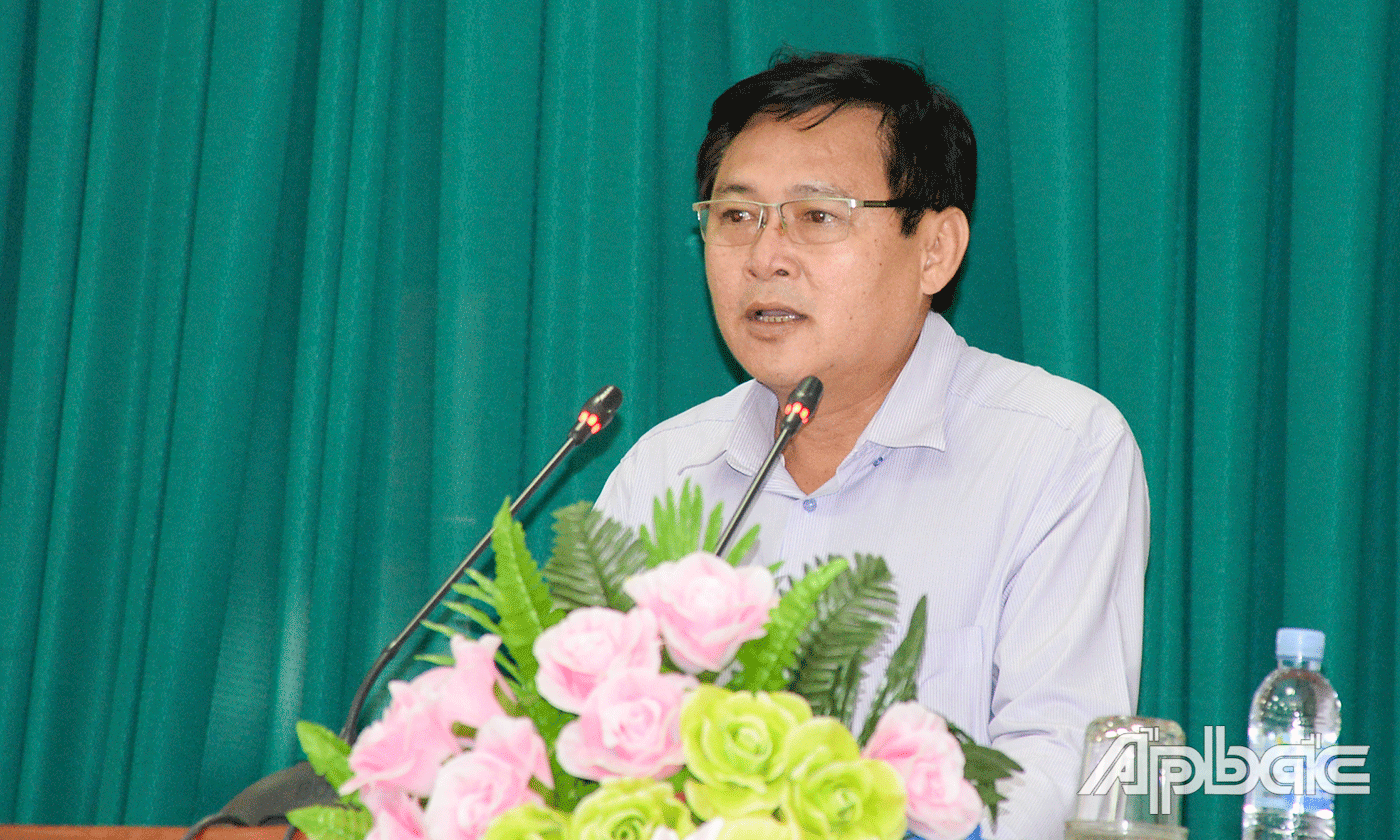 Đồng chí Đỗ Tấn Hùng, Ủy viên Ban Thường vụ Tỉnh ủy, Trưởng Ban Dân vận Tỉnh ủy Tiền Giang phát biểu tại hội nghị.